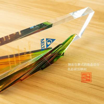 武漢琉璃獎杯定制 網絡電子開發技能大賽與科技公司年會的榮耀象征